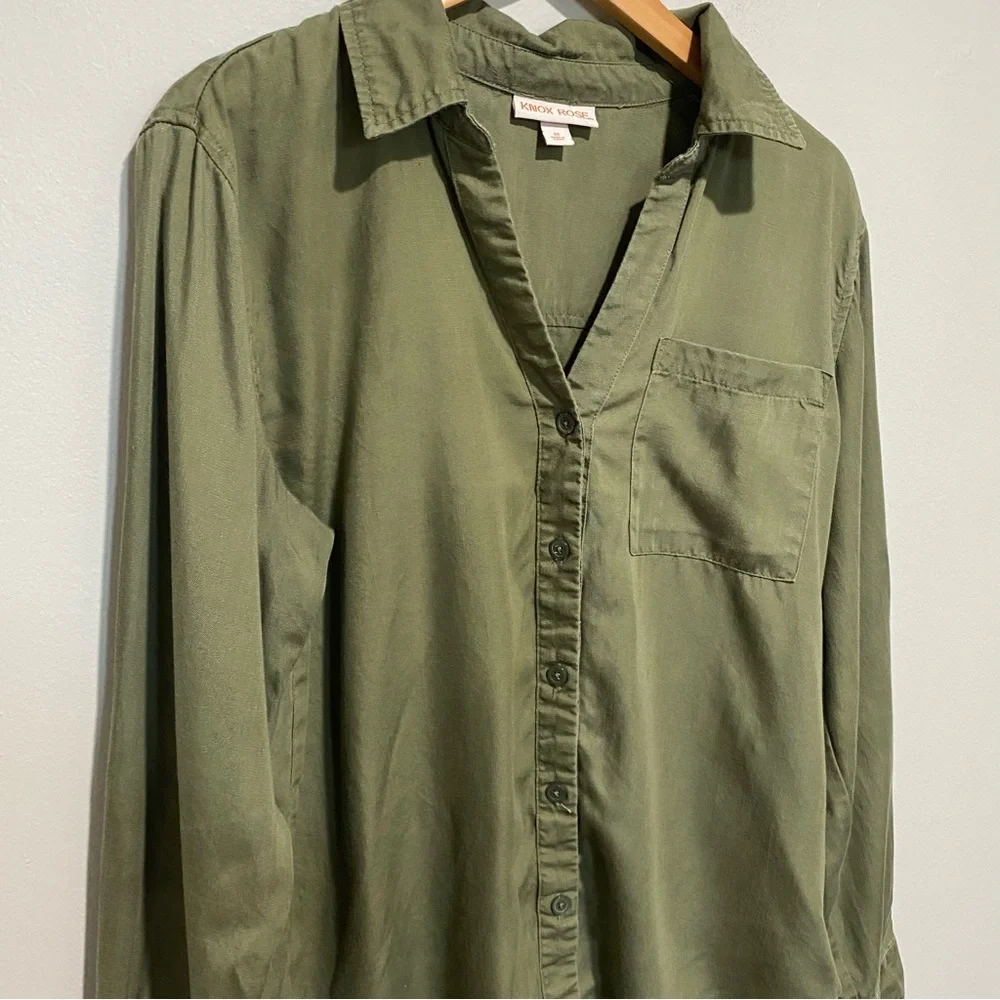 Knox Rose Women's Green V-Neck Collared Button Down Long‎ Sleeve Top Size M